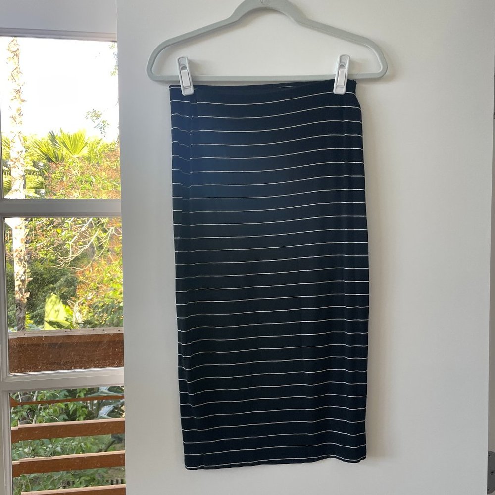 Old Navy‎ Knit Midi Pencil Skirt in Black and White Stripes, Size Small